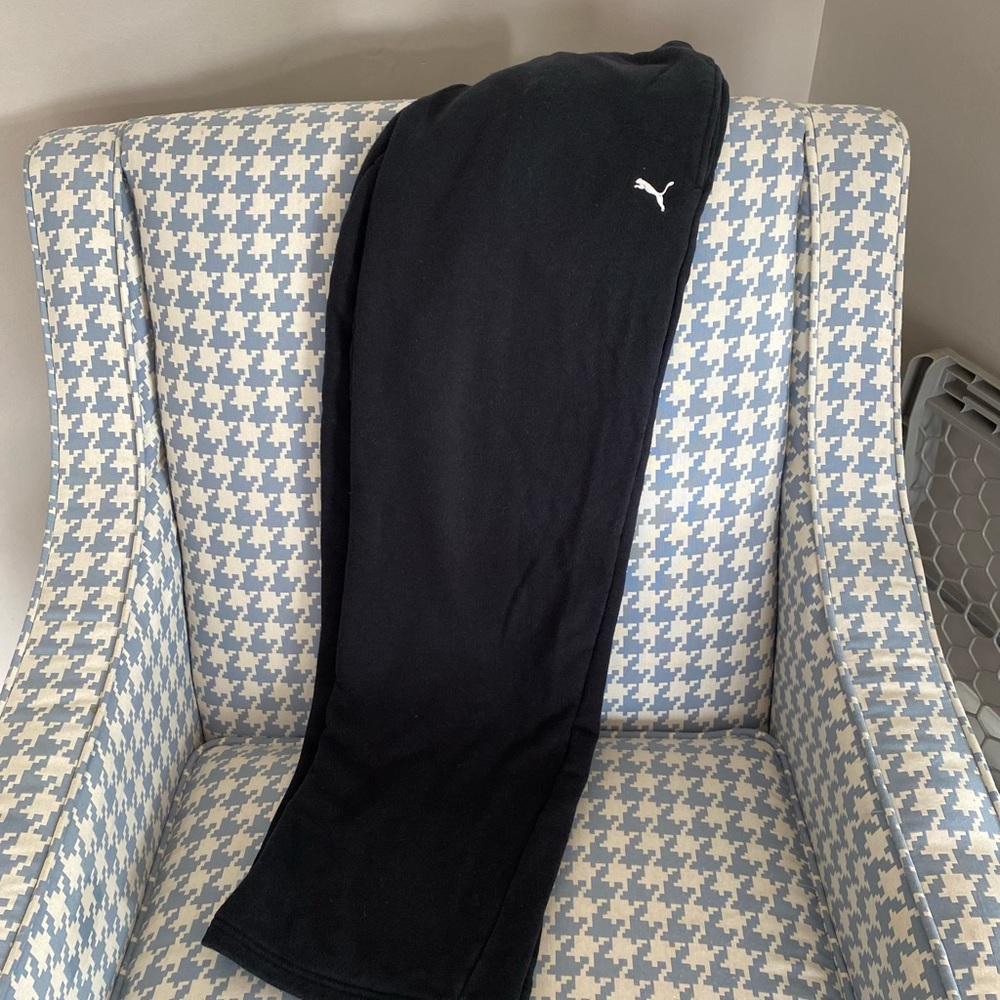 Women’s puma sweat pants